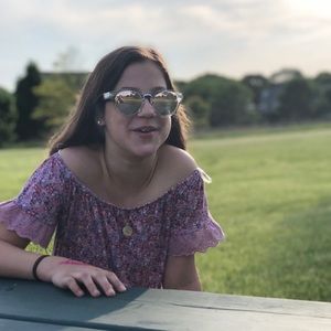 Meet your Posher, Julia